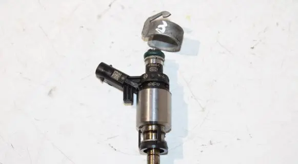 Audi A4 S4 B8 8K Fuel injector 06H906036J 0261500087