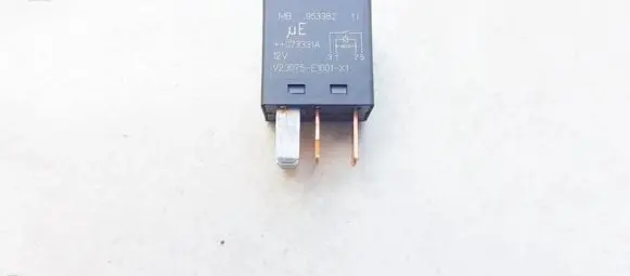 Mitsubishi Colt Other relay mb953382 v23075-e1001-x1
