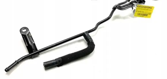 Volkswagen PASSAT B8 Engine coolant pipe/hose 3Q0121070AG