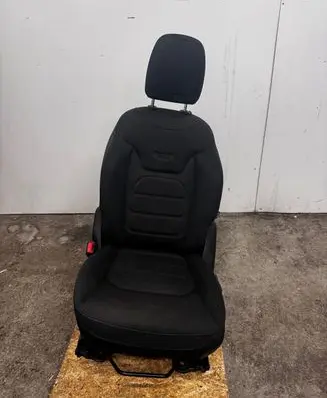 Jeep Renegade Front driver seat L0418692AA