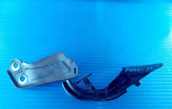 Ford Focus Engine bonnet/hood hinges BM51A16800AD