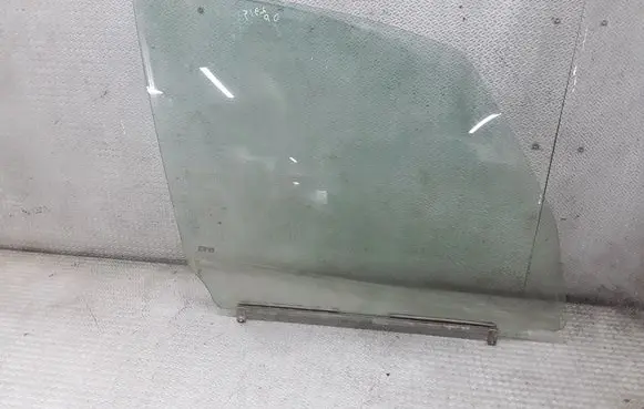 Suzuki SX4 Front door window glass four-door
