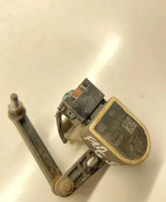 Headlight/headlamp level sensor