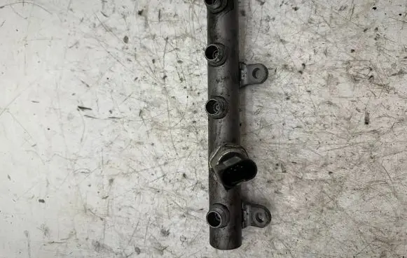 Volkswagen Phaeton Fuel main line pipe 059130389AB