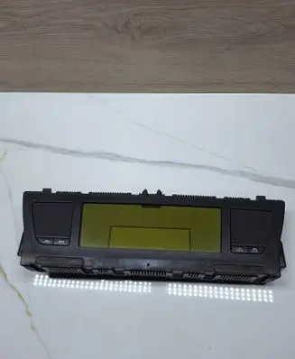 Speedometer (instrument cluster)