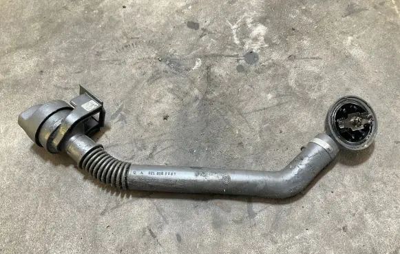 Mercedes-Benz Sprinter W906 Oil fill pipe A6510100169