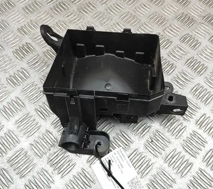 Nissan Leaf II (ZE1) Fuse box cover E00301400