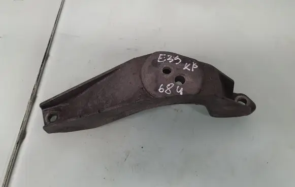 BMW 5 E39 Engine mounting bracket 1096079 22111096079