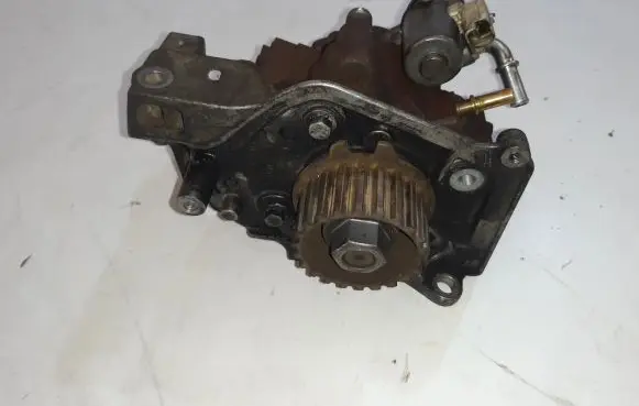Ford C-MAX II Fuel injection high pressure pump 9676289780