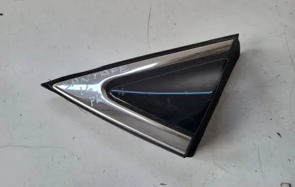 Hyundai Santa Fe Front door glass trim molding 861802W000