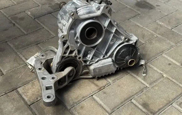 Gearbox transfer box case