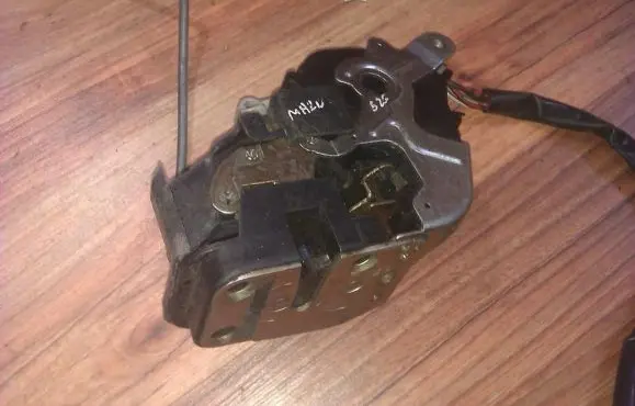 Mazda 626 Front door lock