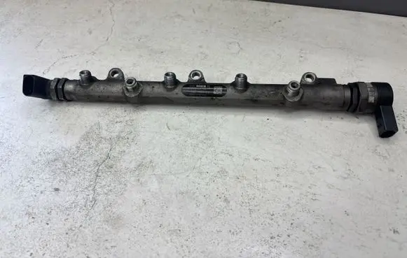 BMW 5 E60 E61 Fuel main line pipe 0445214030