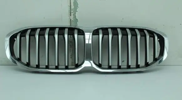 BMW 1 F40 Front grill 5A39366 13725810 5A39367