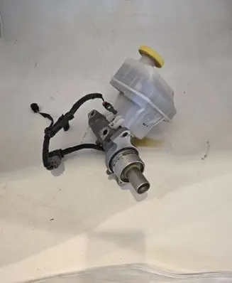 Ram 1500 Brake fluid reservoir A006D412