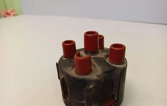 Volkswagen PASSAT B3 Spark distributor cap 027905207A