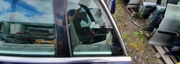 Volkswagen Phaeton Rear vent window glass 