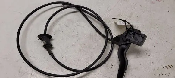 Opel Zafira A Engine bonnet (hood) release handle