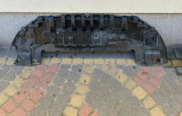 Renault Megane IV Front bumper skid plate/under tray 622355835R