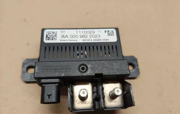 Mercedes-Benz B W246 W242 Charging relay A0009822023 1110029