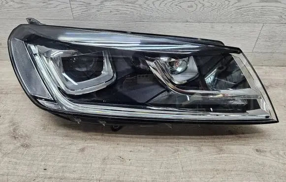 Volkswagen Touareg II Headlight/headlamp 7P1941034A