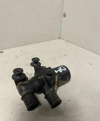 BMW 5 E60 E61 Coolant heater control valve 6920226 040518 1147412174A