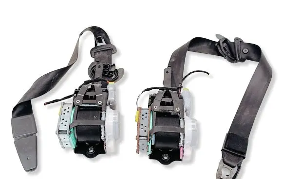Volkswagen Touareg II Front seatbelt 7P0857705F 7P0857706F 307731999G48AD