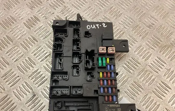 Mitsubishi Outlander Fuse module 8637B680