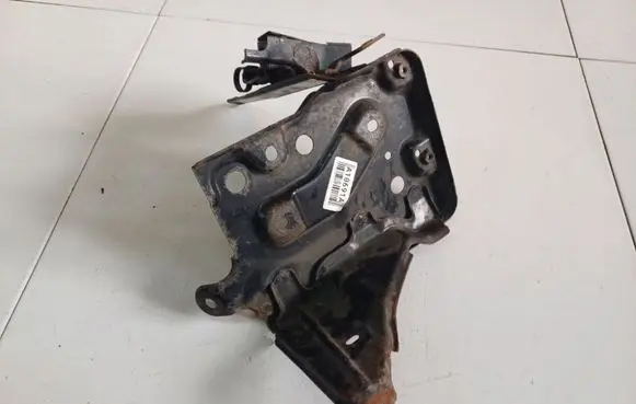 Battery bracket