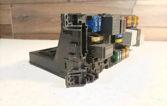 Mercedes-Benz E W211 Fuse module 2115453901