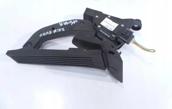 KIA Optima Accelerator throttle pedal 327273R300