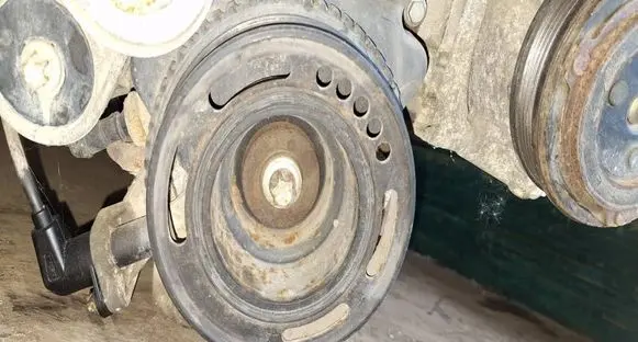 Opel Astra G Crankshaft pulley