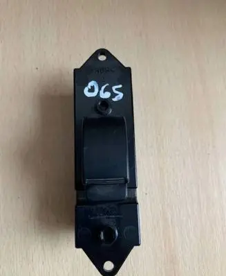 Mitsubishi Lancer X Electric window control switch 8608A065