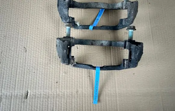 Mercedes-Benz Sprinter W906 Front Brake Caliper Pad/Carrier 