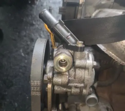Mazda 323 Power steering pump