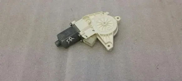 Mercedes-Benz GLS X166 Front door window regulator motor A1669060301