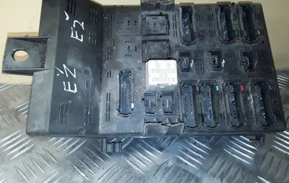 Renault Laguna I Fuse module 7703297506
