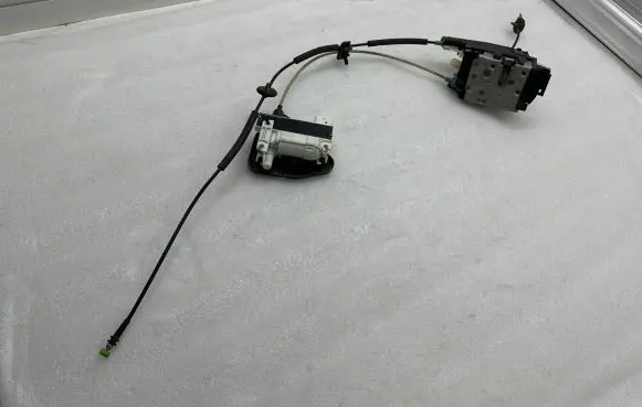 Tesla Model X Front door lock 111206490A AP211354A000230