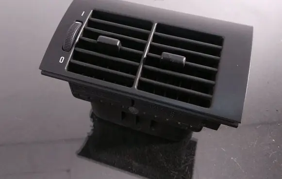 BMW 5 E39 Rear air vent grill 8391182
