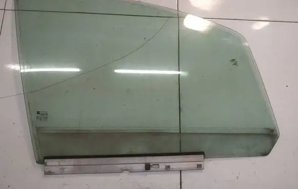 Opel Zafira B Front door window glass four-door AS2
