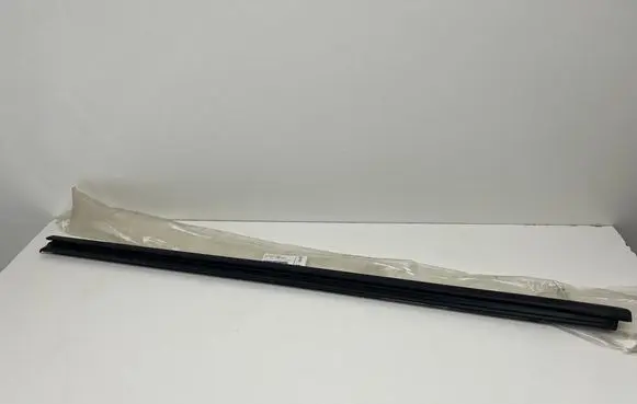 BMW Z4 g29 Front door glass trim molding 7429637 51337429637