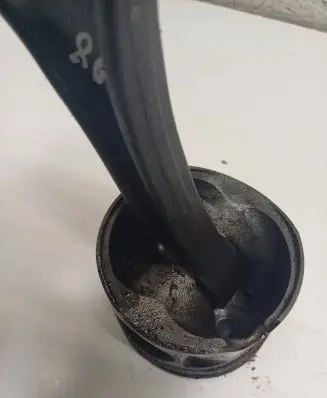 Mercedes-Benz Sprinter W906 Piston with connecting rod 72579
