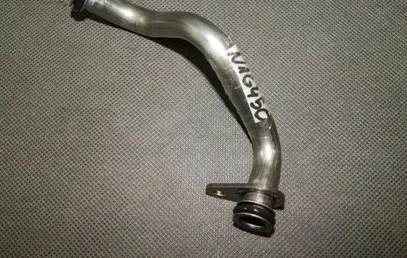 Volkswagen Tiguan Turbo turbocharger oiling pipe/hose 04E145135C
