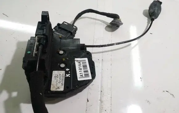 Renault Fluence Rear door lock 825030019r 40737173