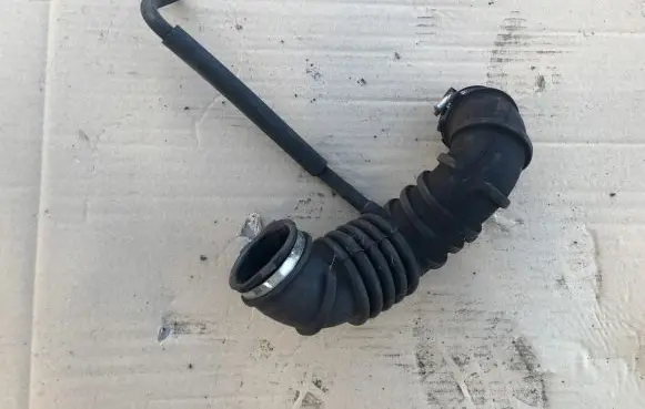 Mitsubishi Colt Air intake hose/pipe MN135109