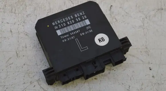 Mercedes-Benz E W210 Door control unit/module 2108203526