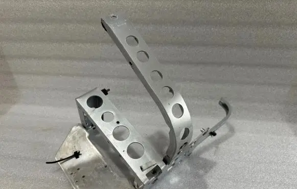 Audi A8 S8 D2 4D Fender mounting bracket 4D0821137AJ 4D0821137A 4D0959115C