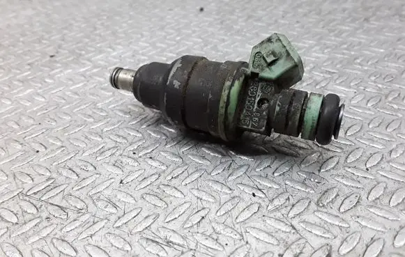 BMW 5 E39 Fuel injector 0280150415