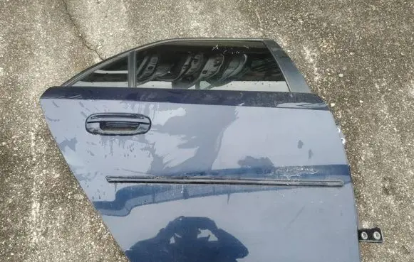 Cadillac CTS Rear door juodos