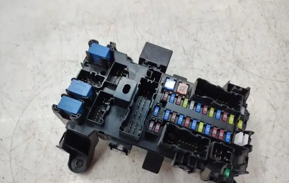 Suzuki Grand Vitara II Fuse module